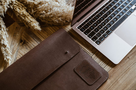 COVER MACBOOK 13" with a flap dark brown-0